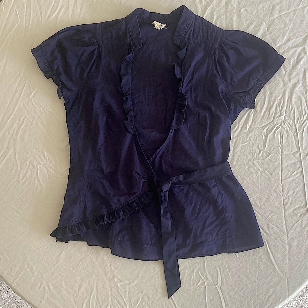 ANTHROPOLOGIE Vintage V-Neck Wrap Tie Top with Ruffled Cap Sleeves. w/ Silk Trim